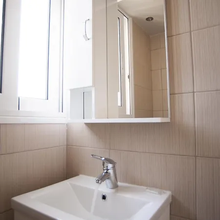 Giorgio アパート ニキアナ